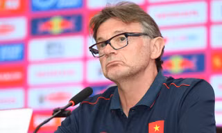 HLV Troussier: 'Quang Hải nỗ lực tối đa để đáp ứng yêu cầu' 