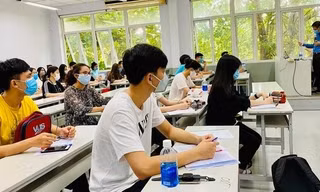 Nhiều trường đại học thông báo tạm dừng dạy học trực tiếp khiến sinh viên rơi vào thế khó