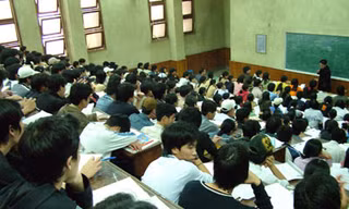 Đổi mới giảng dạy ở đại học: Tít mù lại vòng quanh