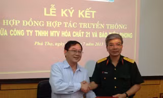 Báo Tiền Phong và Nhà máy Z121 ký hợp tác truyền thông