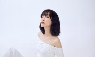 Juky San cover “Hành Tinh Ánh Sáng” của Vũ Cát tường trên nền guitar mộc mạc