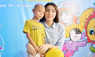 Kỳ Duyên vui trung thu với các em nhỏ mắc ung thư