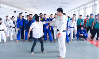Trong vai trò đại sứ của đoàn thể thao Việt Nam tại Seagames 28, ca sĩ Phương Thanh đã tới thăm hỏi các vận động viên chuẩn bị lên đường sang Singapore tham dự Seagames 28. 