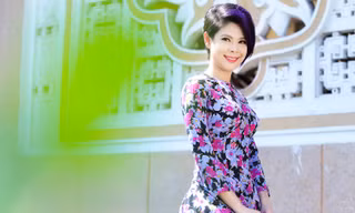 'Búp bê' Thanh Thảo ngượng ngùng khi mặc áo dài