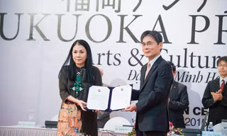 NTK Minh Hạnh nhận giải thưởng Fukuoka 2015