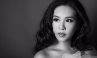 Khuôn mặt đẹp, đôi mắt sâu hút hồn và thần thái đầy bí ẩn là những điểm nổi bật nhất trong bộ ảnh trắng đen mà hoa hậu Thu Hoài vừa thực hiện.