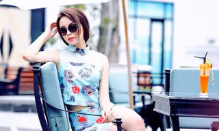 Kỳ Duyên khoe chân thon trên phố với váy rực rỡ