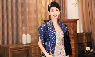 Xuân Lan diện váy hoa trẻ trung đi dự sự kiện đầu năm