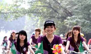 Nữ sinh cưỡi ‘ngựa sắt’ vì môi trường, từ thiện