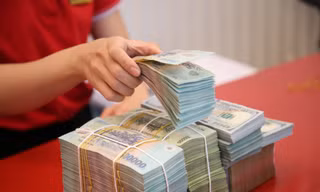 Ngân hàng giảm lãi suất tiết kiệm thấp chưa từng có 