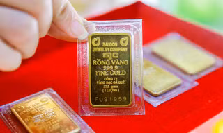 Có nên mua vàng để chờ 'hốt bạc'?