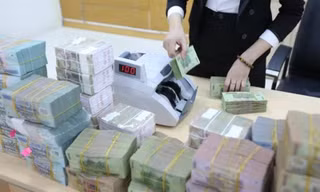 Khách vay gặp khó được giãn nợ ngân hàng hết năm nay