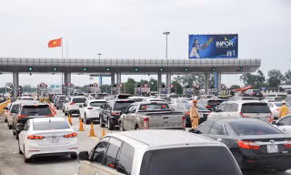 Lên phương án chống ùn tắc trạm thu phí cao điểm Tết