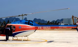 Tạm dừng dịch vụ bay ngắm cảnh sau tai nạn trực thăng ở vịnh Hạ Long
