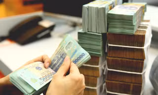 Có tiền lúc này nên gửi tiết kiệm hay đầu tư gì? 