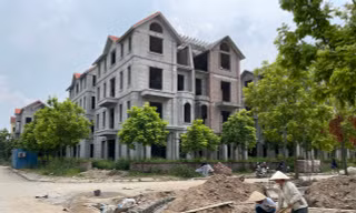 Ngân hàng phát mãi nhiều lần, đại hạ giá bất động sản vẫn... ế 