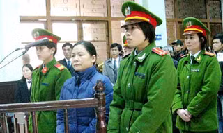 Hoàng Thị Vấn trước toà
