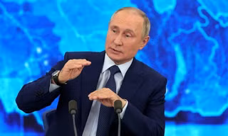 Cựu đô đốc Hải quân Mỹ William McRaven nói ông Putin "chơi trên cơ" Mỹ