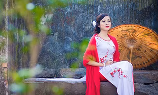 Nhan sắc 10 nữ sinh xinh đẹp nhất trường Báo trong tà áo dài