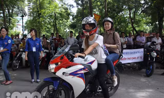 Những hành động đẹp khiến sĩ tử rơi nước mắt mùa thi 2014