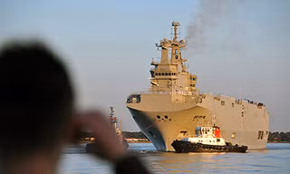 Nga tố Mỹ ngáng đường thương vụ mua tàu đổ bộ Mistral 