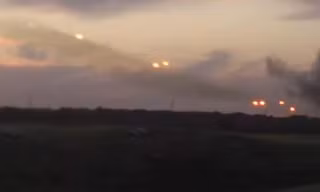 Phóng giàn Grad Ukraine khai hỏa, tấn công Donetsk, Lugansk
