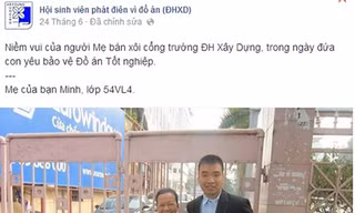 Xúc động bức ảnh người mẹ bán xôi mừng con trai tốt nghiệp ĐH