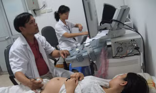 Siêu âm để theo dõi diễn biến thai nhi và sản phụ Ảnh: Thái Hà