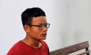 Nghi phạm Lực tại cơ quan công an. Ảnh: Zing