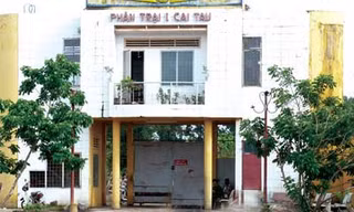 Nổ súng trấn áp hàng trăm phạm nhân gây rối 