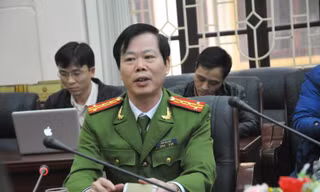 Đại tá Đào Hữu Liêm, Phó giám đốc Công an tỉnh trả lời báo chí chiều 20/3. Ảnh: Tuấn Nguyễn