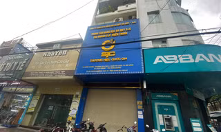 SJC nói gì việc 2 chi nhánh đóng cửa khiến khách ôm vàng đứng ngồi không yên? 