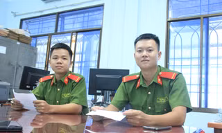 Chiến sĩ nghĩa vụ công an đạt thủ khoa: Gác bài vở chạy đi chữa cháy, gác chốt