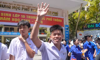 Thí sinh Đà Nẵng cười tươi với đề Văn đậm yếu tố gia đình