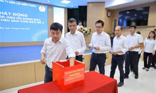 Điện lực miền Trung hỗ trợ gần 4,7 tỷ cho đồng bào vùng bão lũ 