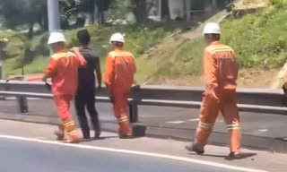 Người đàn ông phóng xe không mũ bảo hiểm xuyên hầm Hải Vân