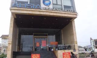 Khách sạn Alisia Beach nơi bệnh nhân cách ly. Ảnh: Thanh Trần.