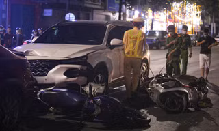 Ô tô đâm hàng loạt xe trong đêm, bà bầu 8 tháng bị thương nặng