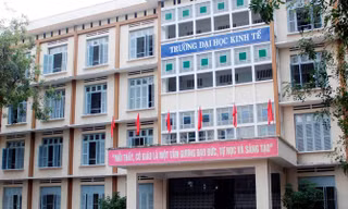 Giảng viên khoa Luật nhờ sinh viên thi hộ