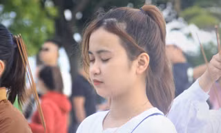 Rằm tháng 7, ngôi chùa trên bán đảo Sơn Trà nườm nượp người dâng hương, cầu nguyện