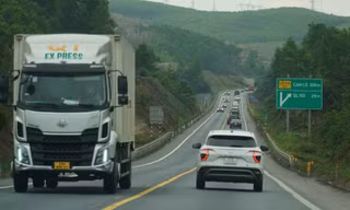 Ngày cuối nghỉ Tết, ô tô rồng rắn trên cao tốc từ Quảng Trị vào Đà Nẵng
