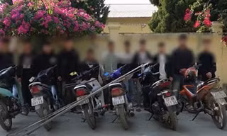 Nhóm 'choai' cầm mã tấu chạy xe tốc độ cao quay video khoe trên facebook