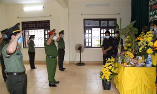Bố mất đột ngột, chiến sĩ cảnh sát cơ động nén đau thương ở lại chống dịch