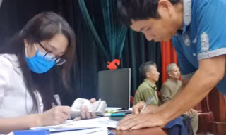 Người thu tiền "chênh" khi làm căn cước công dân tại Hưng Yên là nhân viên bưu điện