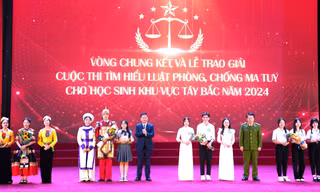 Học sinh rẻo cao thi hiểu biết pháp luật phòng, chống ma túy