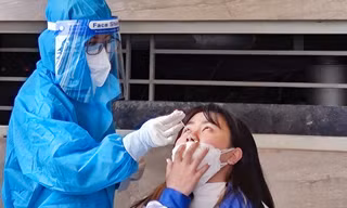 Dịch vụ test COVID-19 tại Hà Nội nóng từng ngày