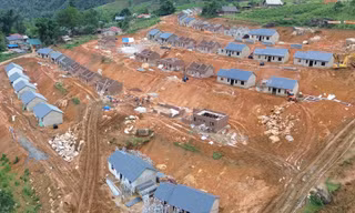 Không khí hối hả trên công trường khu tái thiết Sàng Ma Sáo