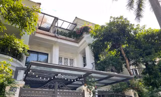 Biệt thự triệu USD khu nhà giàu ồ ạt rao bán