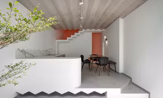Chiêm ngưỡng ngôi nhà rộng 120m2 ôm lồng con hẻm nhỏ