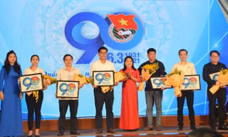 Nhiều tập thể, cá nhân nhận Bằng khen, tuyên dương tại Lễ kỷ niệm 90 năm Ngày Thành lập Đoàn TNCS Hồ Chí Minh.